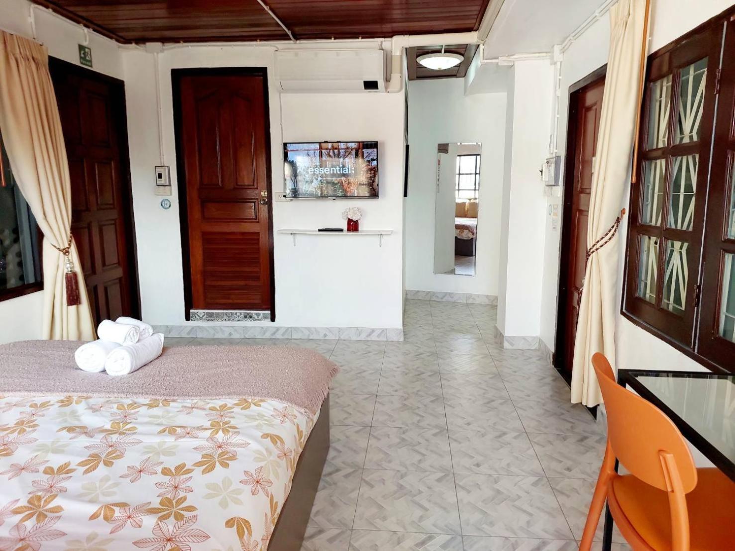 Hello Sunshine Hostel Phra Nakhon Si Ayutthaya Buitenkant foto