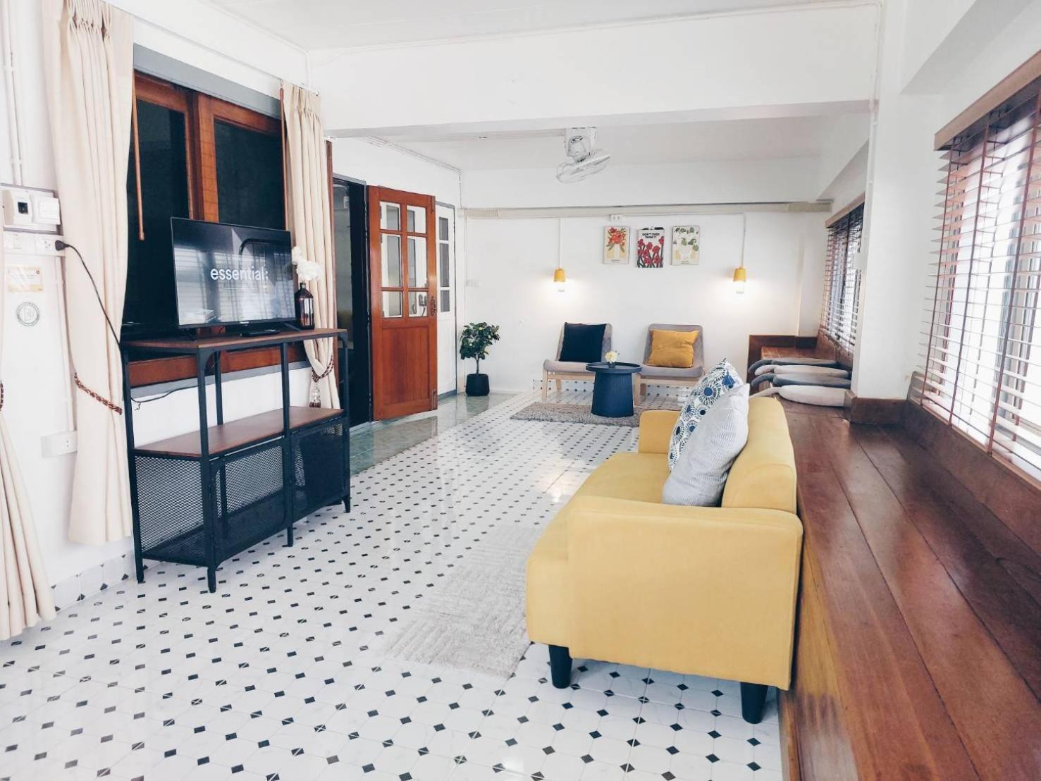 Hello Sunshine Hostel Phra Nakhon Si Ayutthaya Buitenkant foto