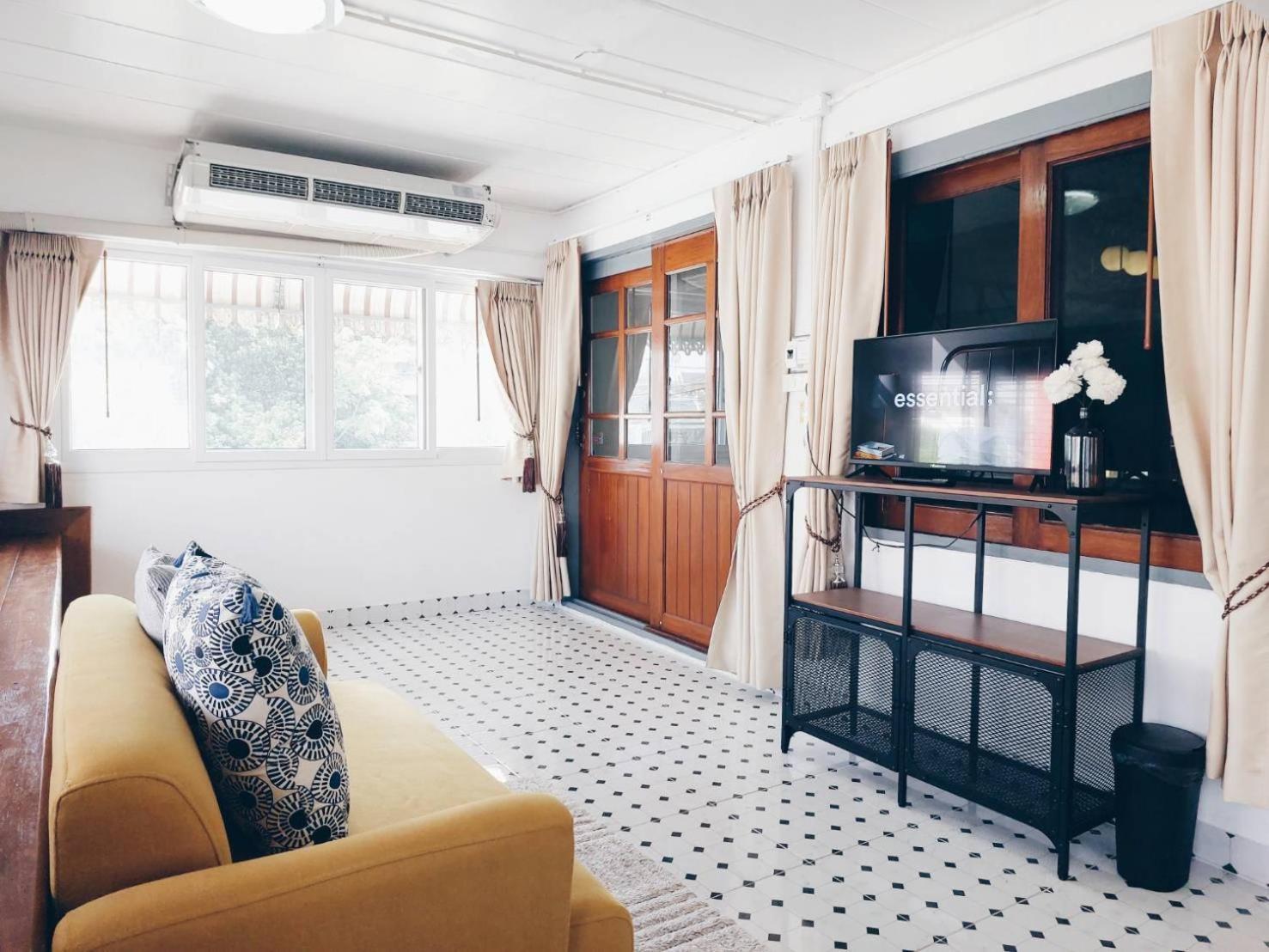 Hello Sunshine Hostel Phra Nakhon Si Ayutthaya Buitenkant foto