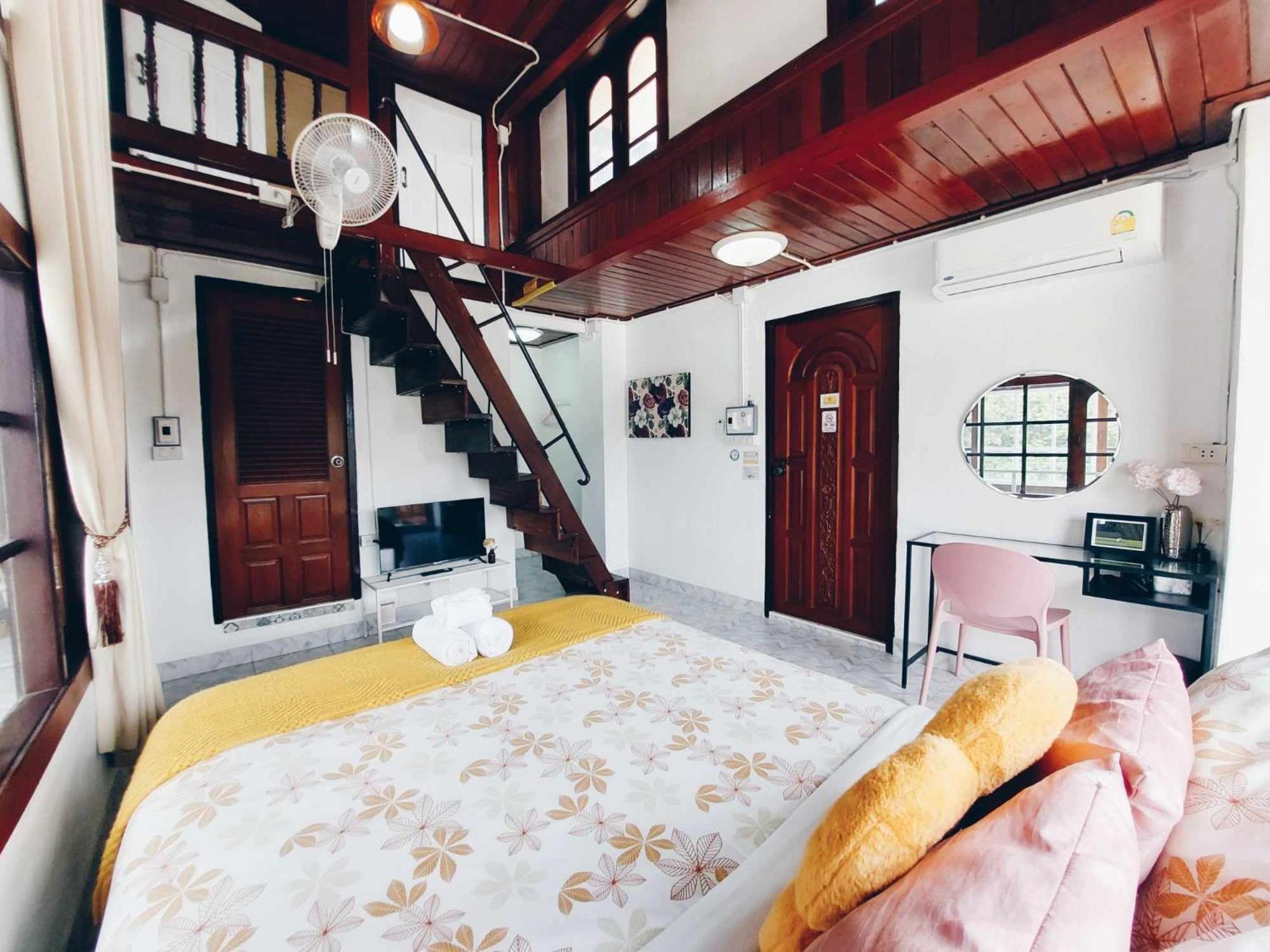 Hello Sunshine Hostel Phra Nakhon Si Ayutthaya Buitenkant foto