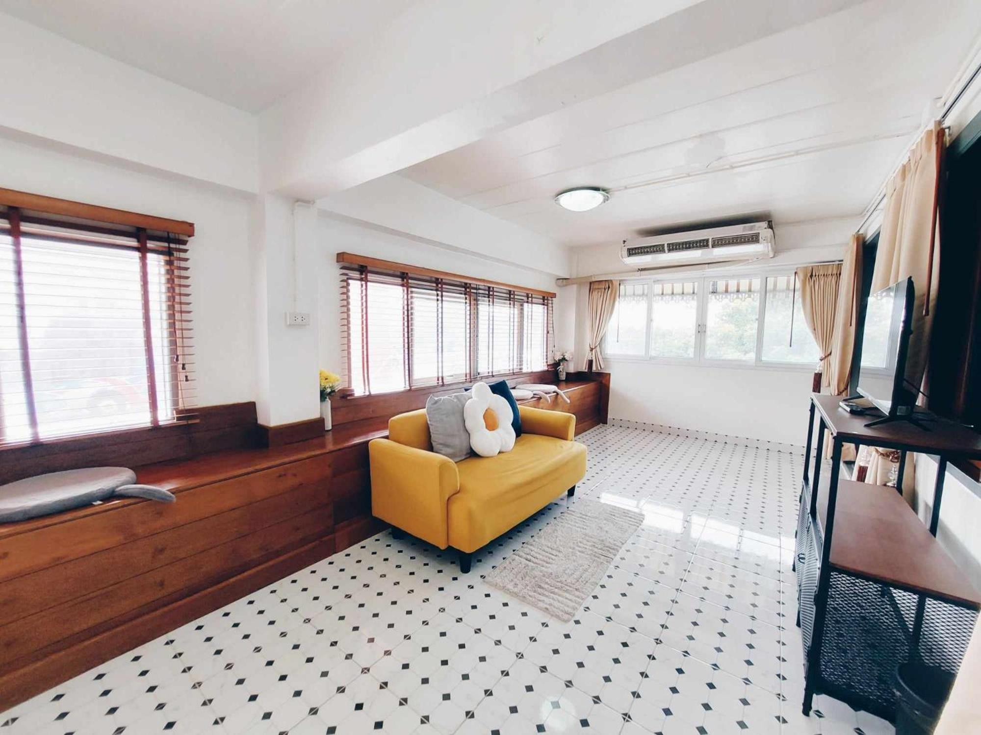 Hello Sunshine Hostel Phra Nakhon Si Ayutthaya Buitenkant foto