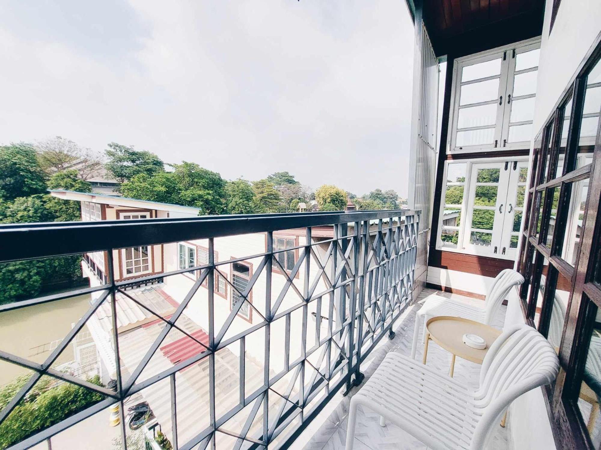 Hello Sunshine Hostel Phra Nakhon Si Ayutthaya Buitenkant foto