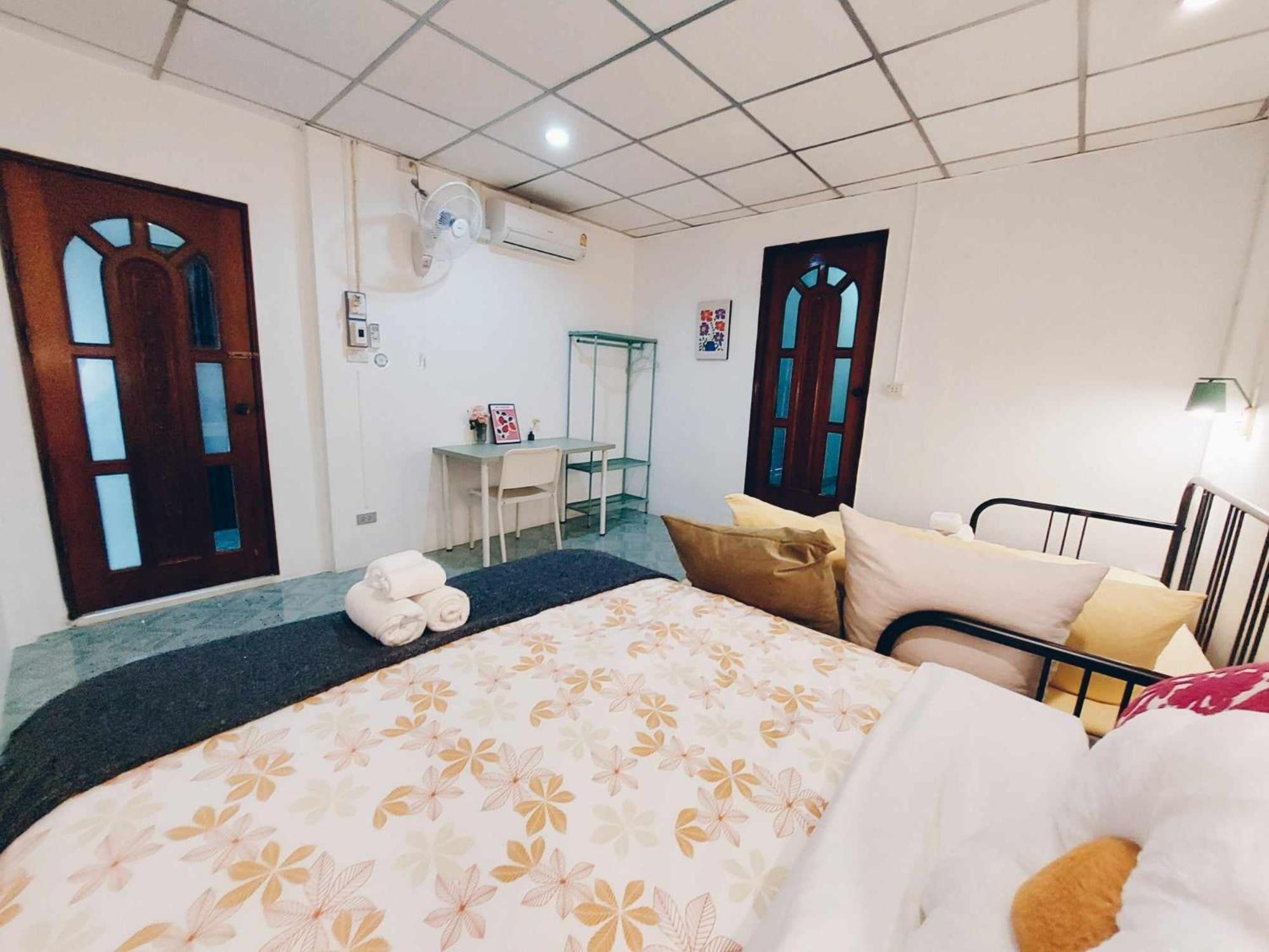 Hello Sunshine Hostel Phra Nakhon Si Ayutthaya Buitenkant foto