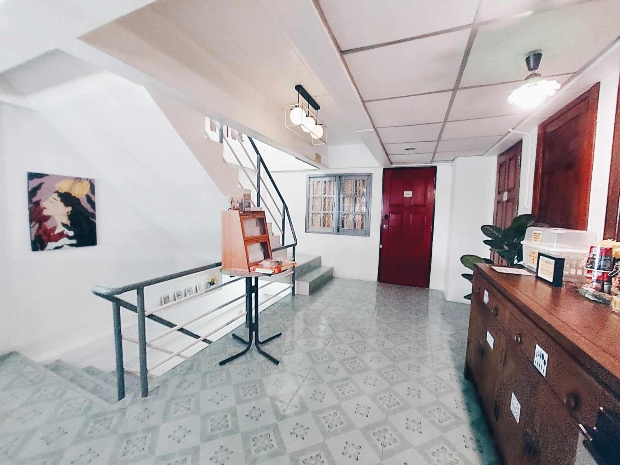 Hello Sunshine Hostel Phra Nakhon Si Ayutthaya Buitenkant foto