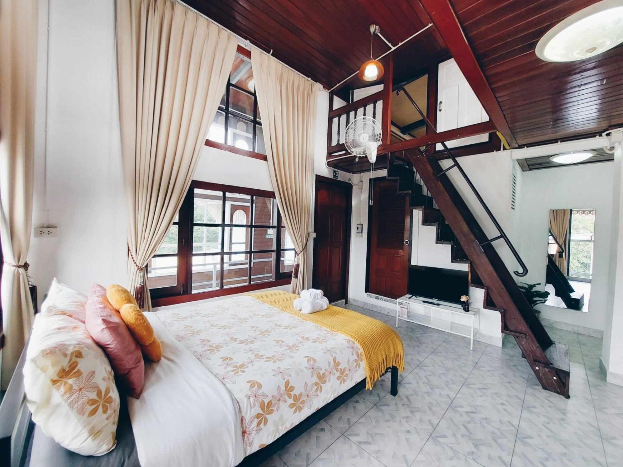 Hello Sunshine Hostel Phra Nakhon Si Ayutthaya Buitenkant foto