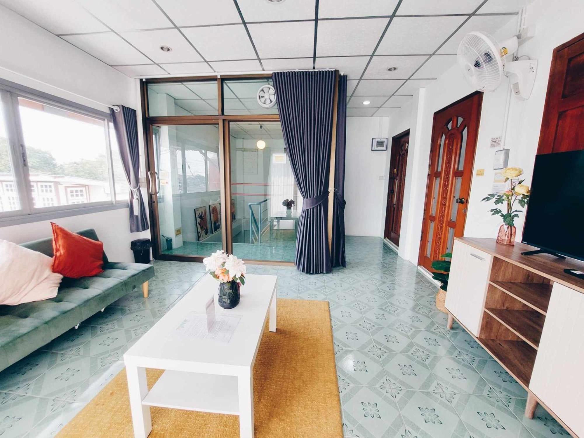 Hello Sunshine Hostel Phra Nakhon Si Ayutthaya Buitenkant foto
