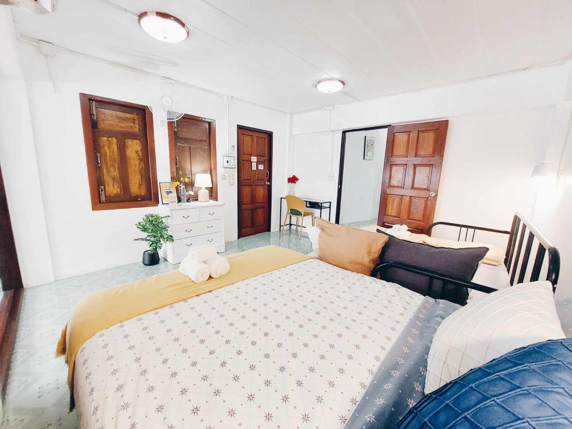 Hello Sunshine Hostel Phra Nakhon Si Ayutthaya Buitenkant foto