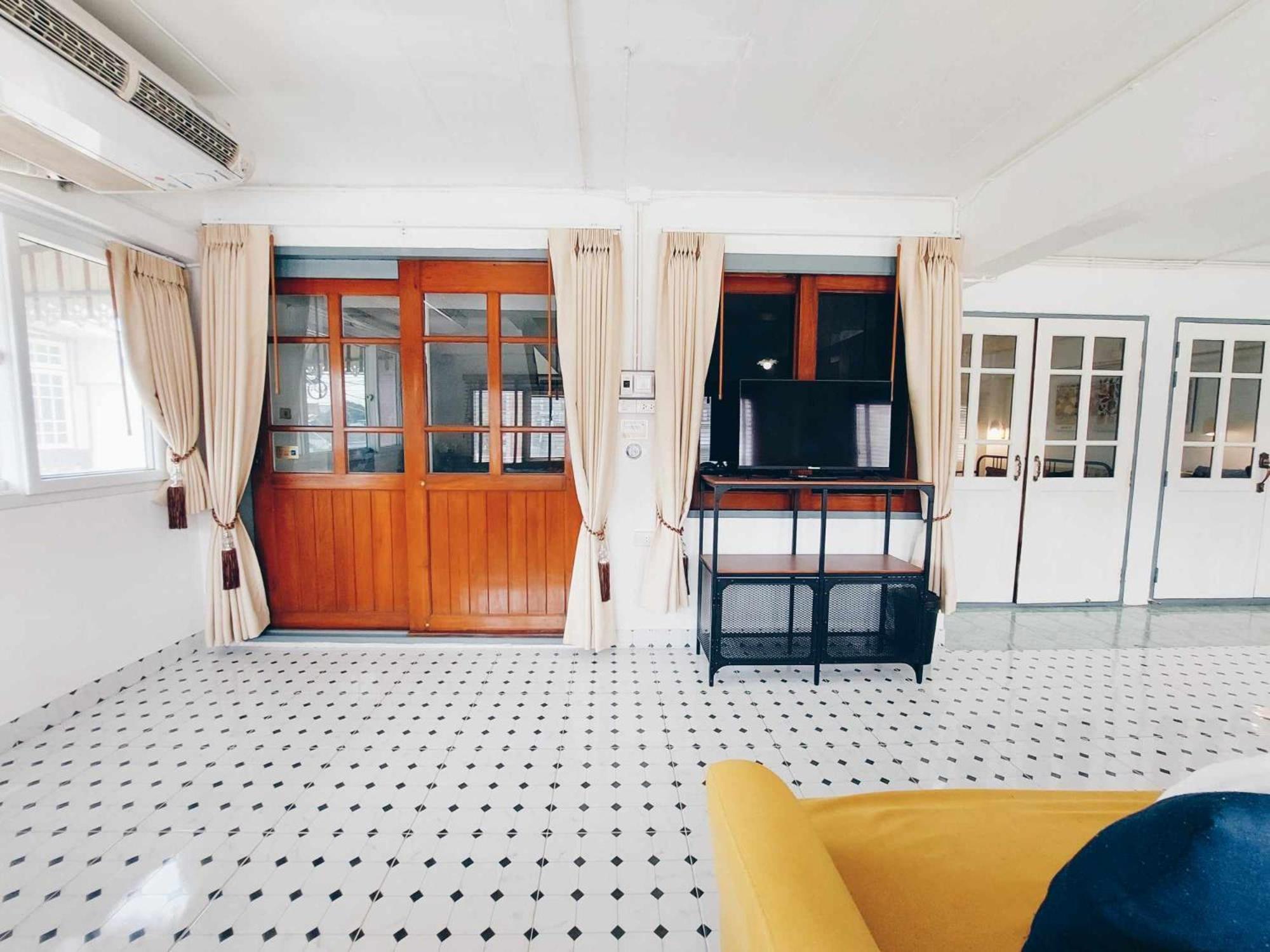 Hello Sunshine Hostel Phra Nakhon Si Ayutthaya Buitenkant foto