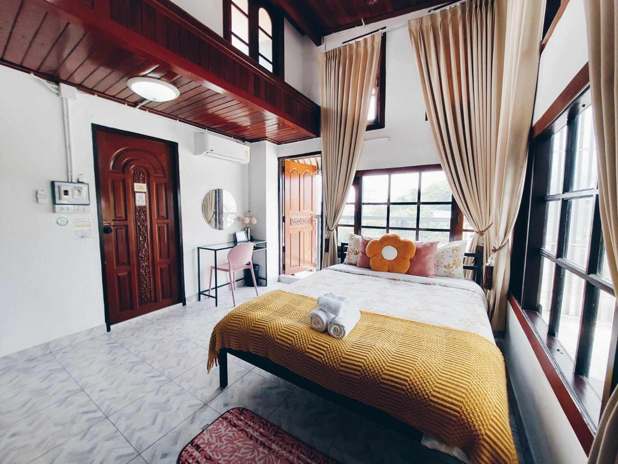Hello Sunshine Hostel Phra Nakhon Si Ayutthaya Buitenkant foto