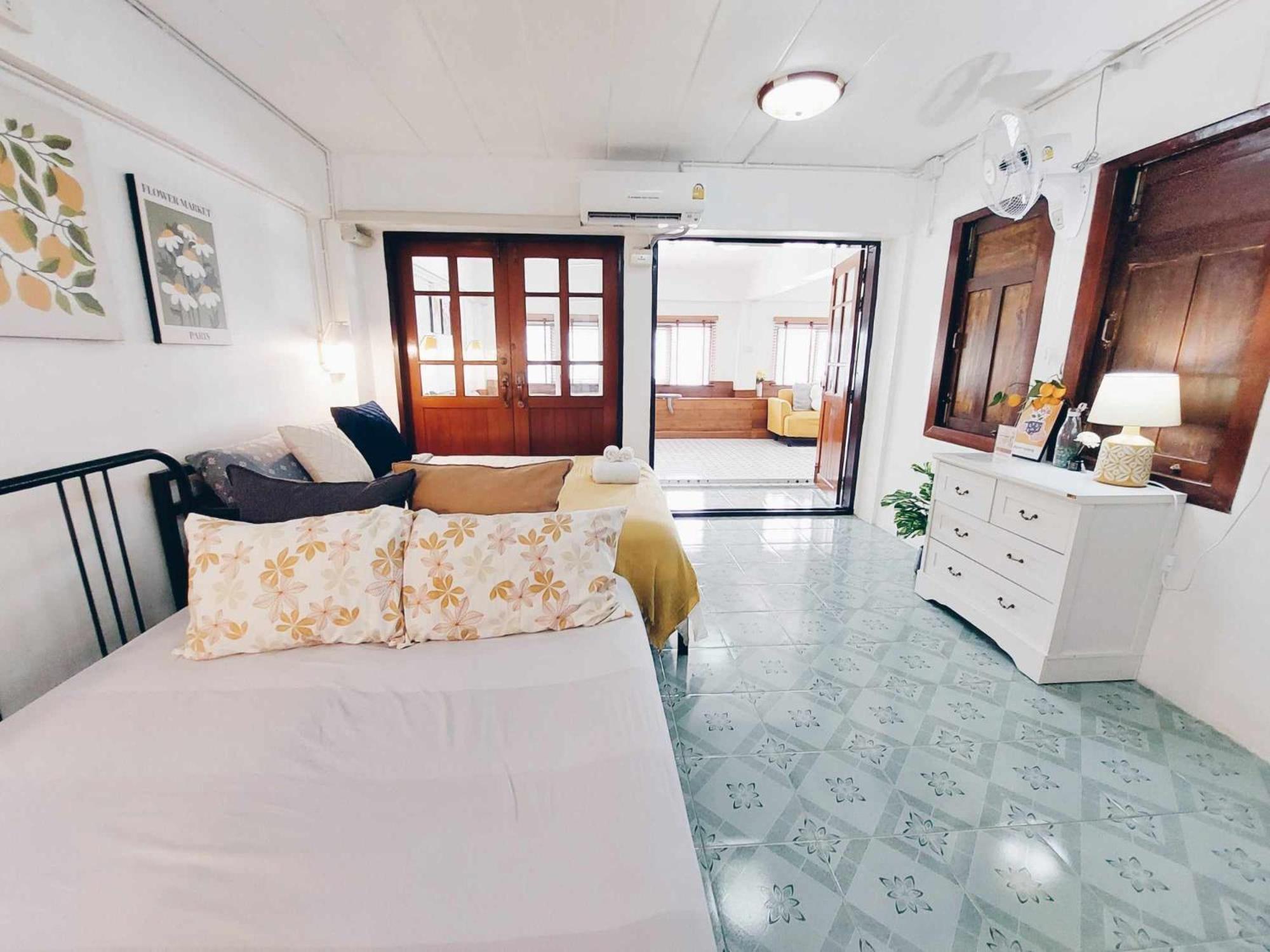 Hello Sunshine Hostel Phra Nakhon Si Ayutthaya Buitenkant foto