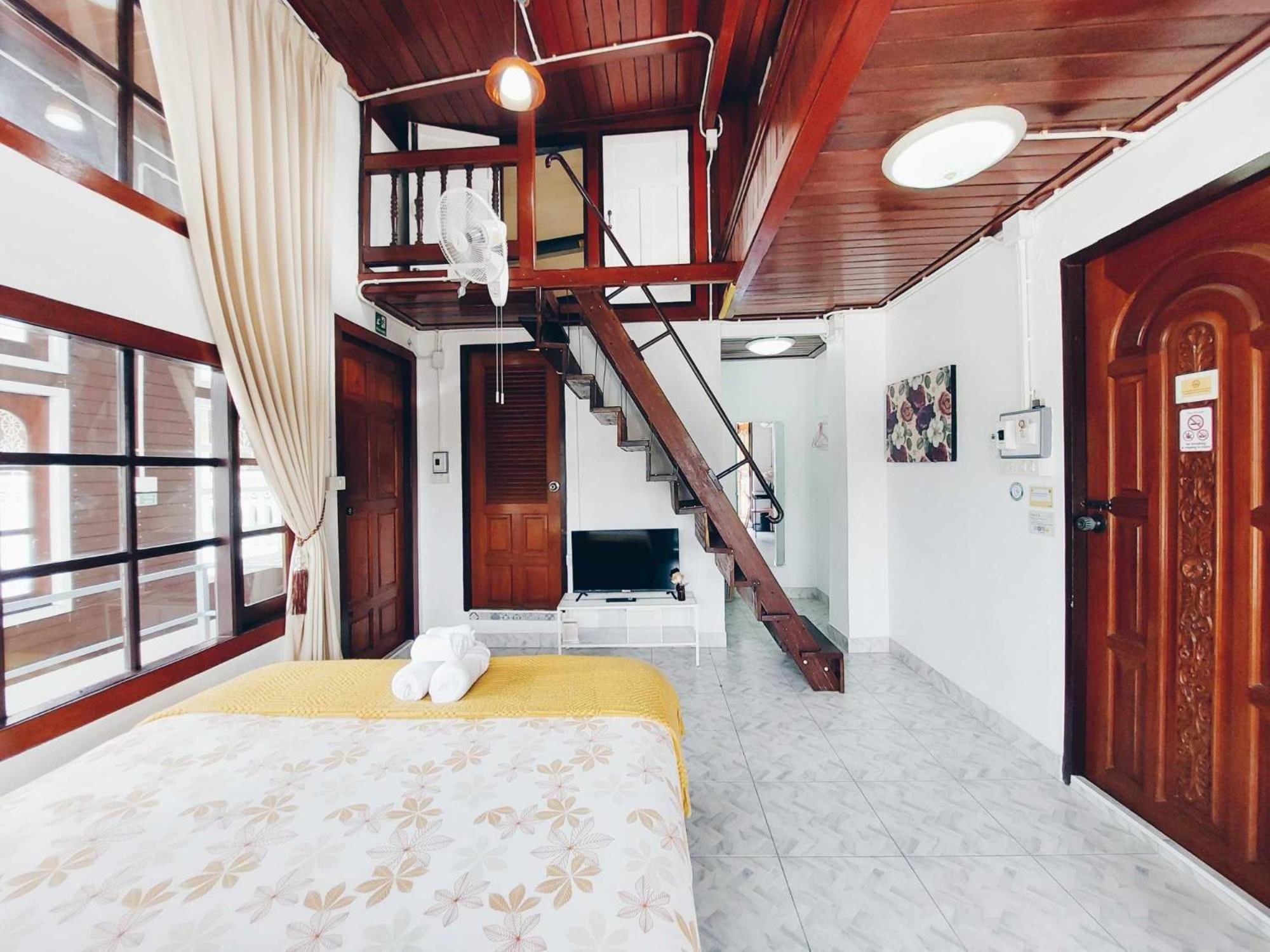 Hello Sunshine Hostel Phra Nakhon Si Ayutthaya Buitenkant foto