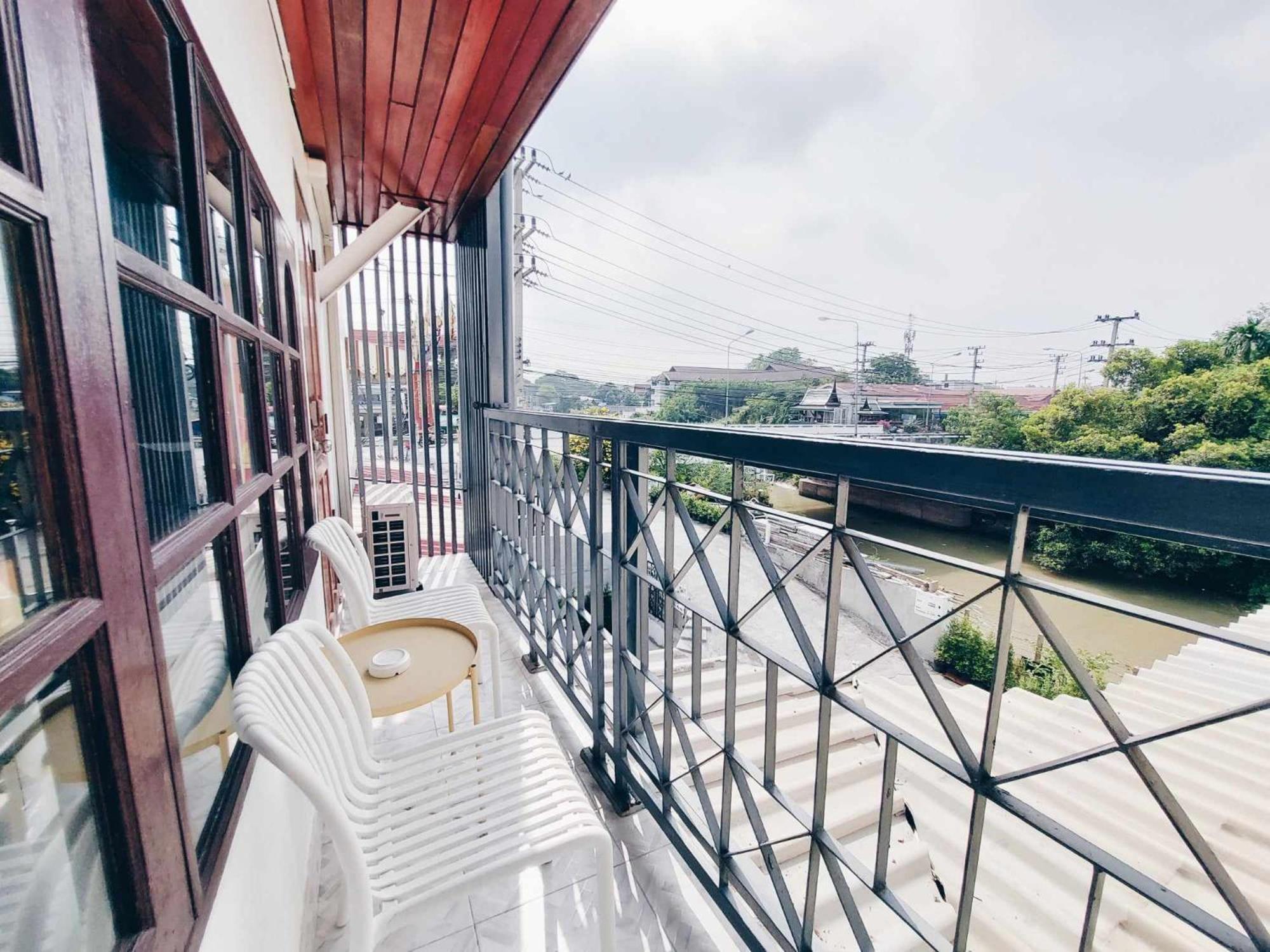 Hello Sunshine Hostel Phra Nakhon Si Ayutthaya Buitenkant foto