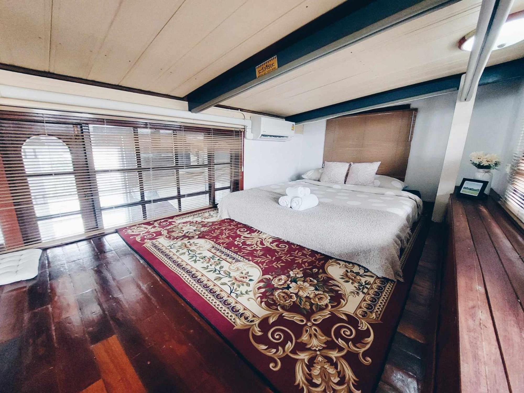 Hello Sunshine Hostel Phra Nakhon Si Ayutthaya Buitenkant foto