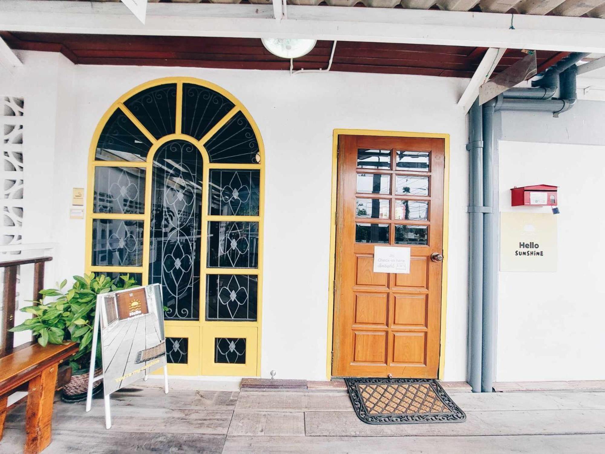 Hello Sunshine Hostel Phra Nakhon Si Ayutthaya Buitenkant foto