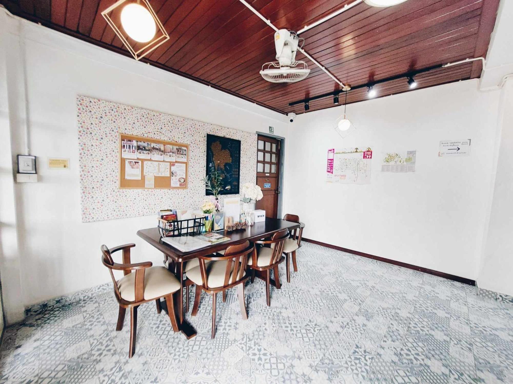 Hello Sunshine Hostel Phra Nakhon Si Ayutthaya Buitenkant foto