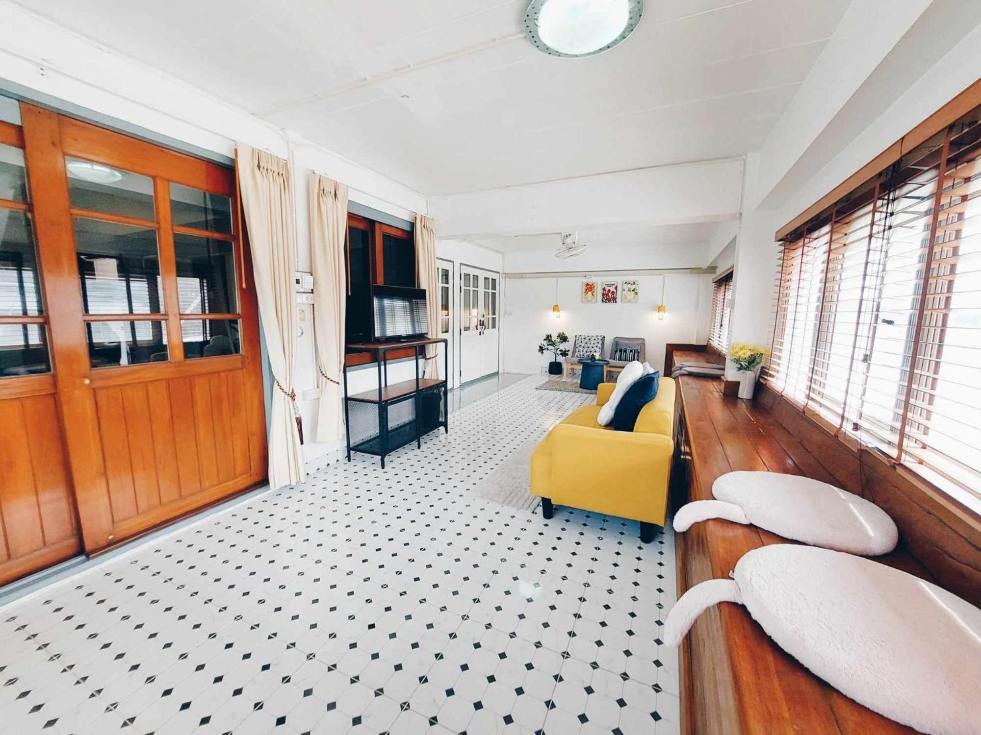 Hello Sunshine Hostel Phra Nakhon Si Ayutthaya Buitenkant foto