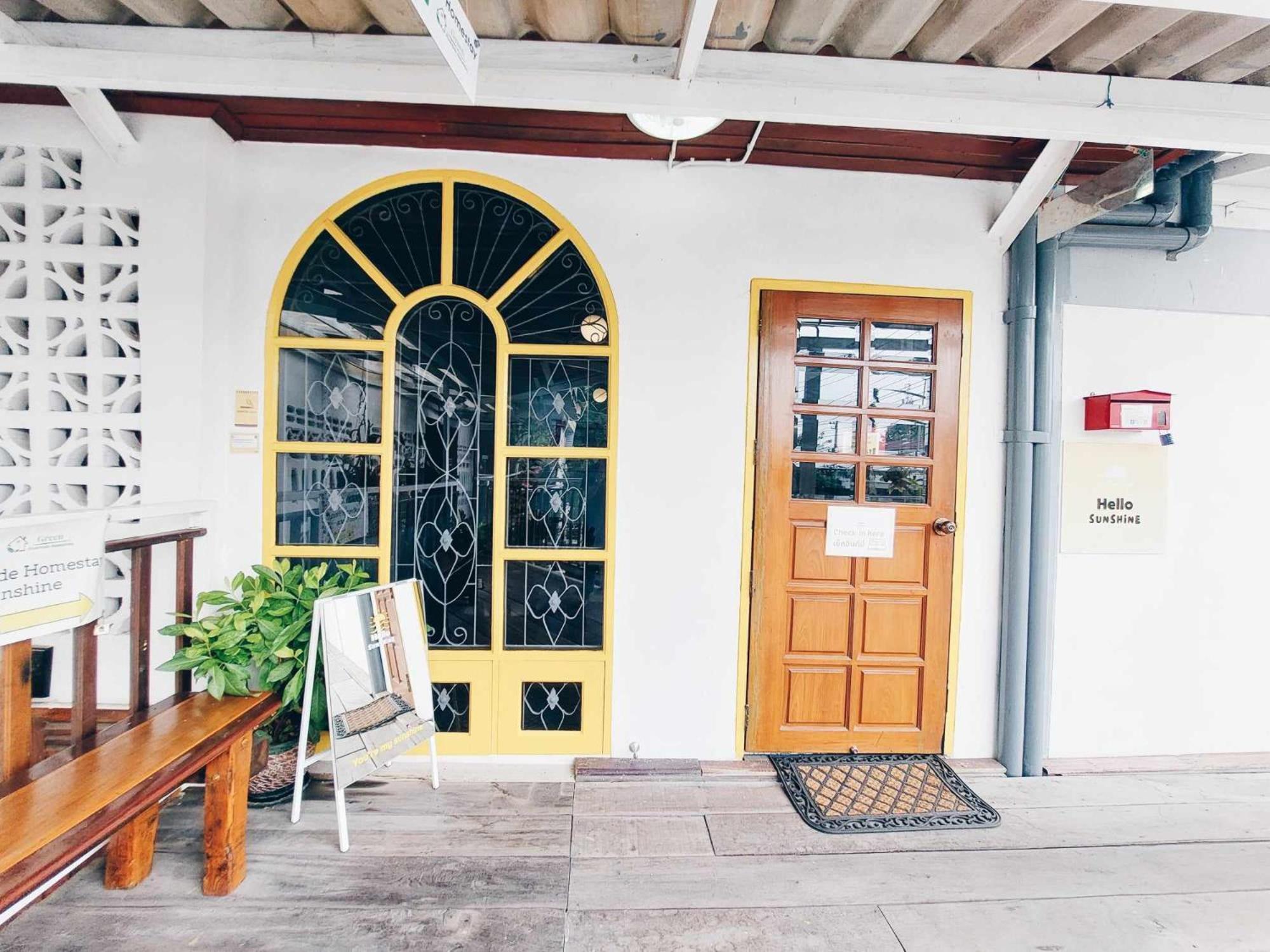 Hello Sunshine Hostel Phra Nakhon Si Ayutthaya Buitenkant foto